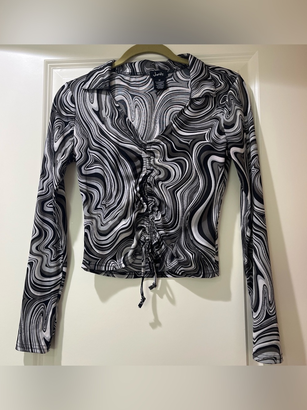Black & White Ruched Long-Sleeve Top